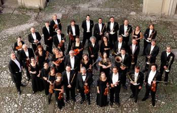 En el concierto de este martes de Europa Galante serán 13 los músicos que estarán en escena: 6 violines, 2 violas, 2 violonchelos, un contrabajo, un clavicémbalo y un teorbo. FOTO cortesía
