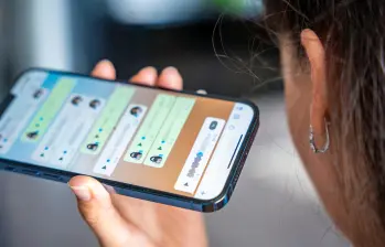 Administrar el almacenamiento desde la app de WhatsApp permite liberar espacio sin eliminar conversaciones completas. FOTO SStock