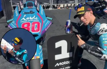 Así celebró David Alonso su primer triunfo en la categoría Moto2. Fotos: MotoGP