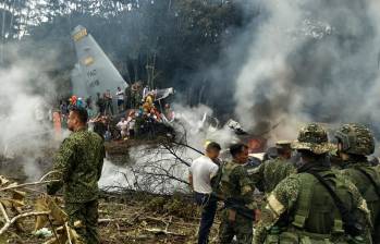 El accidente del avión Hércules se registró el pasado 23 de marzo en un área selvática del municipio de Puerto Leguízamo, en Putumayo. Murieron 69 integrantes de la Fuerza Pública y 57 sobrevivieron. FOTO AFP