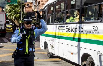 Imagen de referencia de un agente de tránsito laborando en el municipio de Bello. Foto: Julio César Herrera E.