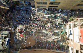 Así quedó el parque Parque Bolívar en Pereira (Risaralda) tras el fuerte temblor en Colombia. FOTO: Manuel Saldarriaga