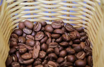 “El precio interno del café en Colombia subió $315.000 en cinco días y superó los $3 millones por carga, según la Federación de Cafeteros. FOTO: Colprensa.