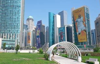 Esta es la panorámica de Qatar, en la que sobresalen los edificios adornados con jugadores que estarían en el Mundial. FOTO Getty