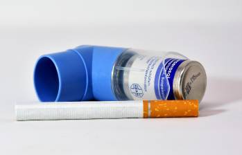 El humo del cigarrillo es uno de los detonantes del asma alérgica en el mundo. FOTO: Pixabay