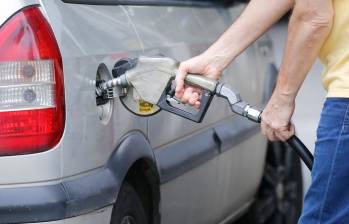 En abril el galón de la gasolina corriente fue ajustada en $400. FOTO Esneyder Gutiérrez