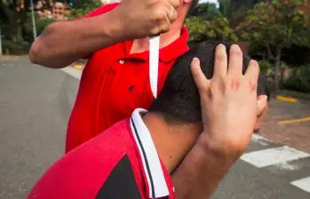 Un altercado entre dos hombres en la plaza de vicio del barrio El Raizal, en la comuna 3 (Manrique), provocó la muerte de John Alejandro Osorio Maldonado, de 44 años. FOTO: DRAMATIZADO - CARLOS VELÁSQUEZ