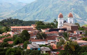  Tarso tiene más de 6.000 habitantes y se extiende por 119 kilómetros cuadrados —casi seis veces el espacio que ocupa Itagüí—. Vive del café, el plátano, el fríjol, el maíz y la yuca. FOTO JULIO CÉSAR HERRERA 