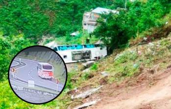 El bus que se accidentó en una vía de Nariño iba con exceso de velocidad, al parecer, por una falla mecánica. FOTOS: Cortesía y captura de videos