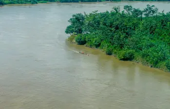 El río Atrato, declarado sujeto de derechos en 2016, es símbolo de vida y resistencia en el Chocó. FOTO Juan Antonio Sánchez
