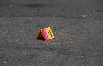 El ataque sicarial dejó dos víctimas, un hombre de 60 años y una niña de 7 años que fue alcanzada por una bala perdida. Foto El Colombiano. 