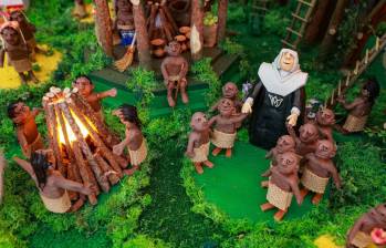 La Madre Laura Montoya, en uno de sus servicios más recordados y característicos, es uno de los nuevos personajes costumbristas de Venecia, Antioquia. FOTO Manuel Saldarriaga.