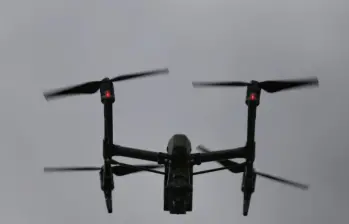 La Policía Nacional cuenta con 146 drones en el país para combatir el narcotráfico, ubicar y supervisar la erradicación de cultivos ilícitos, intervenir focos delictivos, atacar y desarticular organizaciones criminales y sus cabecillas y apoyar operaciones humanitarias. Foto: Colprensa-Sergio Acero