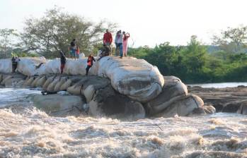 Este es el dique que se rompió por la fuerza del río Cauca, en el sector Caregato de San Jacinto (Bolívar). FOTO: CORTESÍA DE LA DEFENSORÍA.