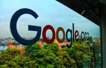 Sundar Pichai aseguró que Google enfrenta limitaciones de capacidad de cómputo y busca acelerar la construcción de infraestructura para inteligencia artificial. FOTO COLPRENSA. 