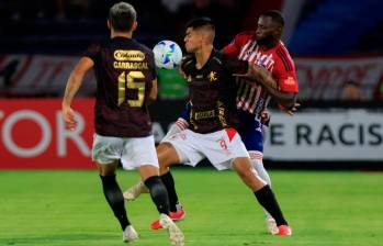 El volante Rafael Carrascal anotó el penalti definitivo para que América ganara la serie de penaltis. FOTO: Tomada de X @Sudamericana 