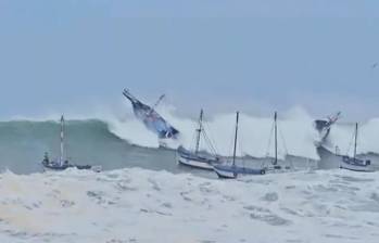 En Ecuador, Perú y Chile se han presentado olas de hasta cuatro metros que han dejado víctimas mortales y centenares de puertos cerrados. FOTO: Captura de video redes sociales