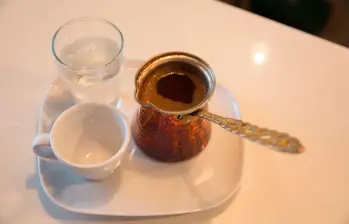 La cafeína confunde al cerebro al hacerle creer que el cuerpo está menos cansado de lo que en realidad está. Foto: EL COLOMBIANO