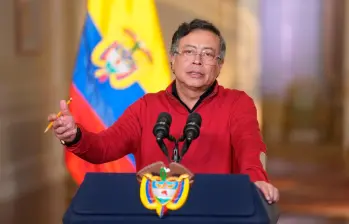 En alocución presidencial, Gustavo Petro, hizo oficial la convocatoria a marchas para defender el incremento del salario mínimo. Foto: Presidencia