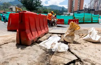 El nuevo hundimiento se manifestó en los últimos días alrededor de la estructura del puente. FOTO: CAMILO SUÁREZ