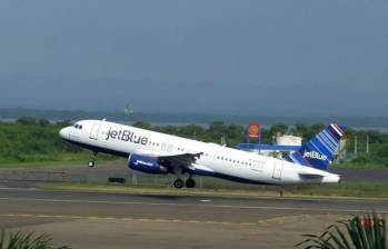 Un avión de JetBlue estuvo a punto de colisionar con una aeronave militar de Estados Unidos cerca de Venezuela. Foto: Colprensa