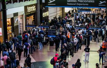El aeropuerto José María Córdova fue diseñado para 11 millones de viajeros anuales y desde 2022 ya sobrepasó esa capacidad. FOTO Julio César Herrera
