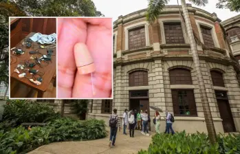 adelante, los dispositivos hallados en el examen. Atrás, detalle de la Facultad de Medicina de la Universidad de Antioquia. Foto: Andrés Camilo Suárez Echeverry y Cortesía.