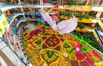 Así luce el tapete de flores este año en el Centro Comercial Santa Fe, la idea es que lo visiten más de 3 millones de personas. FOTO Camilo Suárez