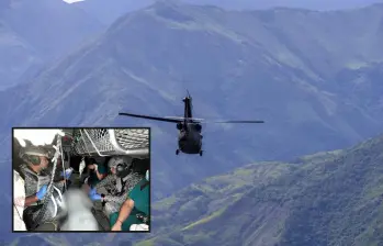 Adelante, la tripulación a cargo del rescate. Atrás,imagen de referencia de un helicóptero de la FAC. Foto: Juan Antonio Sánchez Ocampo y cortesía