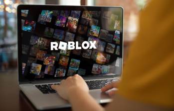 En Roblox, los niños tienen la oportunidad de dar rienda suelta a su creatividad en un entorno digital donde pueden crear sus propios juegos y participar en los de otros usuarios. FOTO cortesía Roblox Corp.