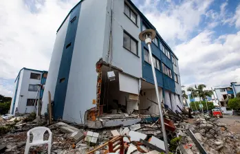 Los trabajadores damnificados por el sismo del 10 de agosto podrán retirar sus cesantías para reparar, mejorar, comprar o reconstruir vivienda sin pagar comisión durante septiembre, octubre y noviembre. FOTO Julio César Herrera
