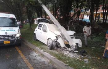 Así quedó el vehículo tras el fuerte accidente sufrido. FOTO: Cortesía Denuncias Antioquia