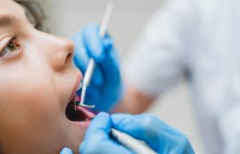 Se estima que alrededor del 7 % de las personas mayores de 20 años sufren pérdida de dientes como consecuencia de caries dentales y enfermedades en las encías que empezaron desde la infancia. Foto: Sstock