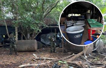Vista del laboratorio clandestino destruido en zona rural de Mosquera, Nariño, donde las autoridades incautaron cerca de 1,7 toneladas de cocaína. Foto: Fuerza Aeroespacial Colombiana