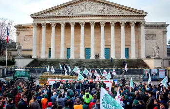 Agricultores de diversos países europeos protestan por la inminente firma del acuerdo comercial entre la Unión Europea y Mercosur. FOTO: Getty