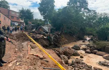 La creciente súbita de la quebrada Yayata causó daños en varias viviendas a su paso por el barrio La Esperanza y la vereda El Hato, del municipio de Silvania. FOTO: Tomada de X @RiesgosCundi