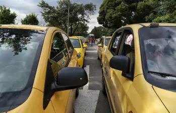 Alrededor de 300 taxistas tienen antecedentes y anotaciones judiciales, según estudio. Foto: Colprensa