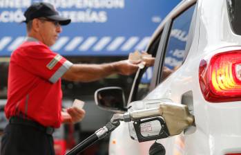 Hace una semana el ministro de Hacienda, Germán Ávila, anunció que los precios de la gasolina corriente caería $300 desde el primero de febrero. Foto: Esneyder Gutiérrez