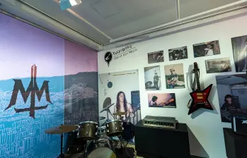 Juan Diego Parra-Valencia también investigó el chucu chucu, como se denominó la música tropical bailable hecha en Medellín. La investigación está consignada en el libro Deconstruyendo el chucu-chucu: Auges, declives y resurrecciones de la música tropical colombiana. Camilo Suárez. 
