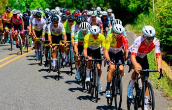 Los ciclistas del Team Medellín han seguido la estrategia que planteó “El Chivo” Velásquez: atacar la mayor cantidad de veces posibles en las últimas etapas para poder mantener el liderato en la general. FOTO Anderson Bonilla (Clásico RCN)
