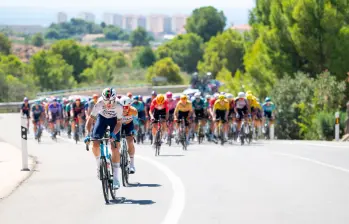 Las bicicletas de alta gama son protagonistas en la Vuelta a España 2026, con modelos que alcanzan precios de hasta 15.900 euros. FOTO @lavuelta