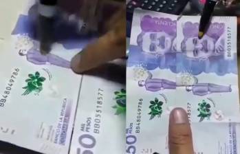 Billetes falsos que circulan en Colombia y pasan los detectores. Foto: captura de video