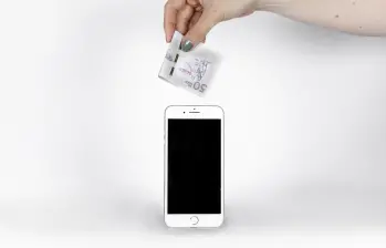 Hoy solo siete de los 30 bancos del sistema permiten realizar transferencias interbancarias gratuitas desde cuentas de ahorro a través de sus aplicaciones móviles. Foto: Camilo Suárez 