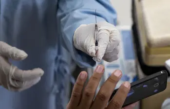 Fotografía de referencia de un auxiliar de enfermería. Foto: Jaime Pérez Munévar