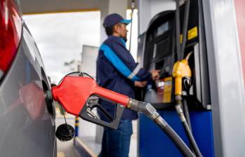 El galón de gasolina quedó en $15.886 en promedio, el mismo nivel de septiembre. Foto: Getty