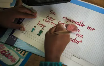 Imagen de referencia para ilustrar a una niña haciendo sus tareas de la escuela. Foto: Andrés Camilo Suárez Echeverry.