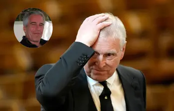 El expríncipe Andrés Mountbatten-Windsor fue expulsado de la Casa Real británica por sus vínculos con Jeffrey Epstein, y fue arrestado en la mañana del 19 de febrero. Foto: AFP