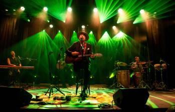 Santiago Cruz viene de gira por varias ciudades de América Latina, aquí en Buenos Aires. FOTO Cortesía Denis Henry