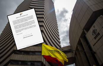 La sede principal de la Procuraduría General de la Nación está en el centro de Bogotá. En el facsímil, pronunciamiento del abogado defensor de quien estaría señalado por el disparo. Foto: Colprensa/Redes sociales.
