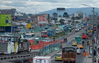 Además de los interminables trancones, diferentes obras en los corredores viales complican la movilidad en Bogotá, en especial los fines de semana. FOTO: Colprensa